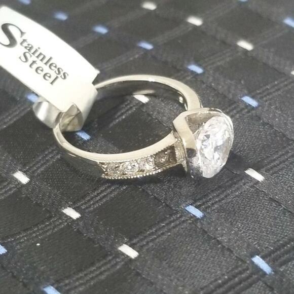 New‎ stainless steel ring with CZs size 7 - Picture 2 of 7